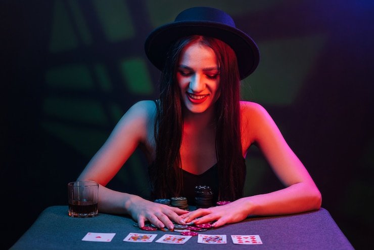 Antarmuka aplikasi mobile qqtopan menampilkan meja live dealer blackjack dan menu navigasi sportsbook
